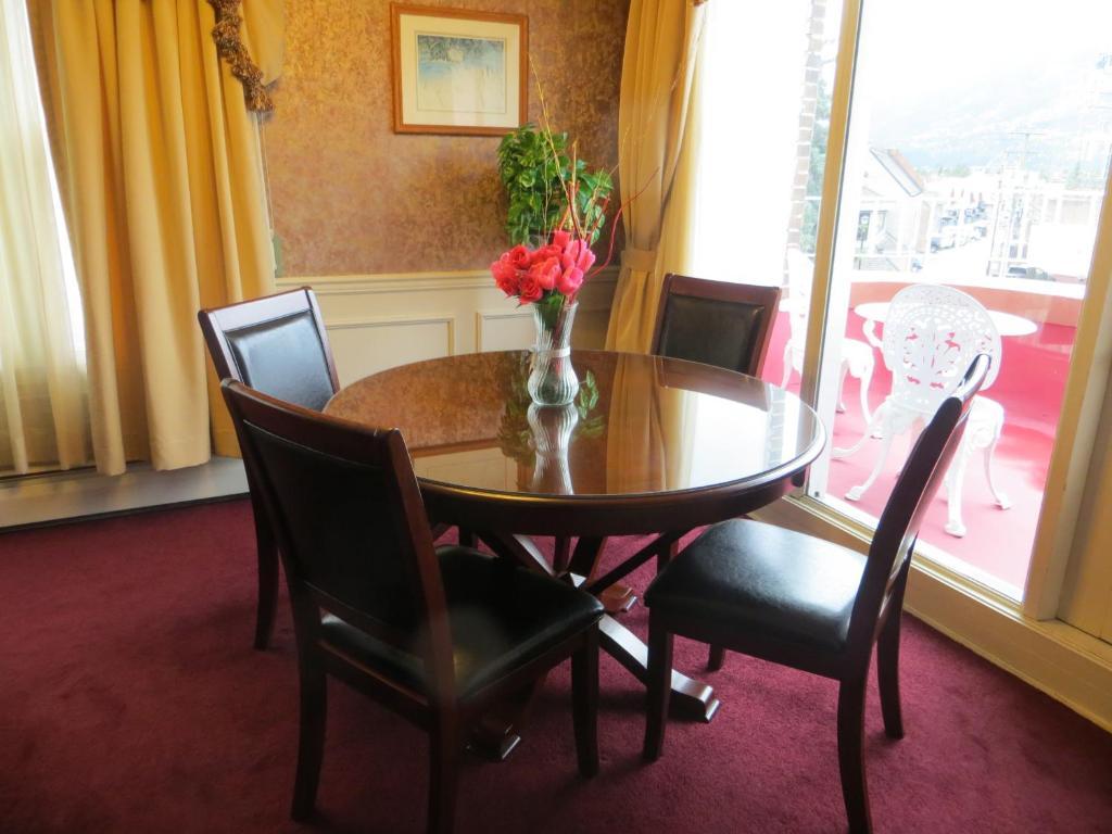 Athabasca Hotel Jasper Room photo